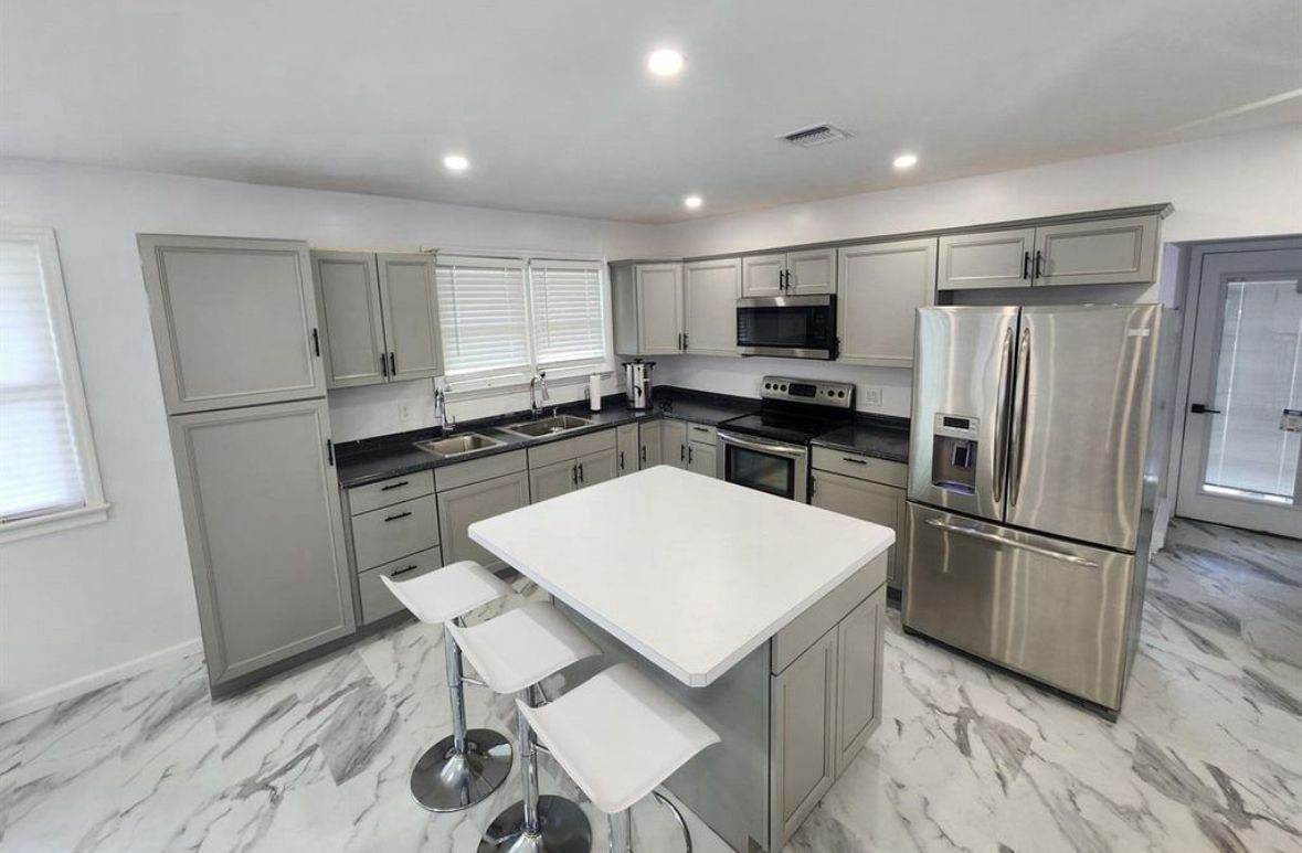 HOSTED ESTATE — interior