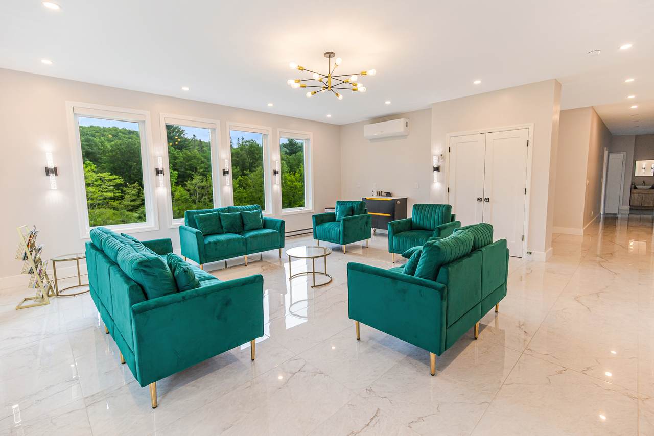 HOSTED LAKEVIEW — interior
